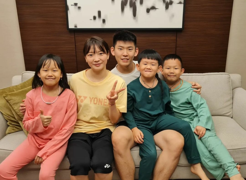 Keluarga Hendra Setiawan merestui hubungan Liu Yuchen dengan Huang Yaqiong. Bahkan Yaqiong diberi nama baru menjadi Ryaqiong. (Source: Instagram Sansan)