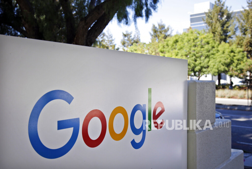 Login akun Google lewat HP dan laptop bisa dilakukan dengan mudah. Foto: Republika.