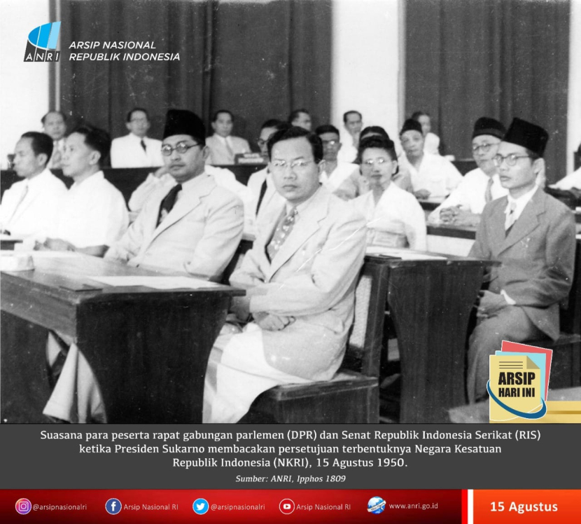 Parlemen Sementara dan Senat Republik Indonesia Serikat (RIS) mengadakan rapat gabungan pada 15 Agustus 1950. Di rapat ini, Presiden Sukarno membacakan Piagam Persetujuan Pembentukan Negara Kesatuan Republik Indonesia (NKRI). NKRI dibentuk dengan didasari Proklamasi Kemerdekaan 17 Agusus 1945 (foto: ipphos, dokumantasi arsip nasional republik indonesia).