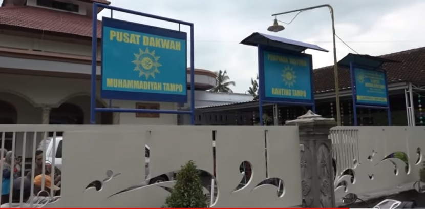 Plang Pusat Dakwah Muhammadiyah dan 'Aisyiyah Tampo, Kabupaten Banyuwang, dirobohkan warga.