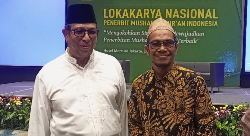 KH. Said Agil Husin Al Munawar (kiri) bersama Syahruddin El Fikri, ketua Umum Yayasan Rumah Berkah Nusantara.
