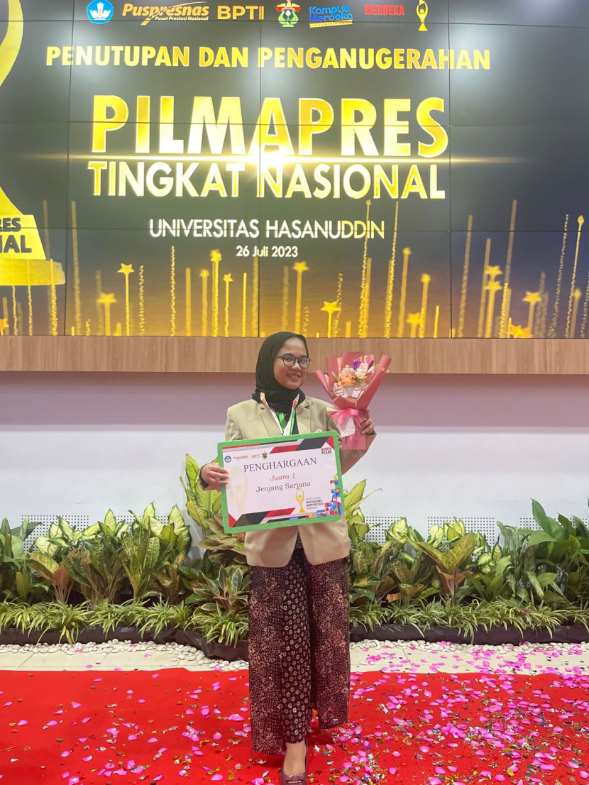 Schalke Anindya Putri dari Universitas Gadjah Mada (UGM) berhasil meraih juara 1 Pilmapres Nasional 2023 kategori sarjana. Foto : ugm