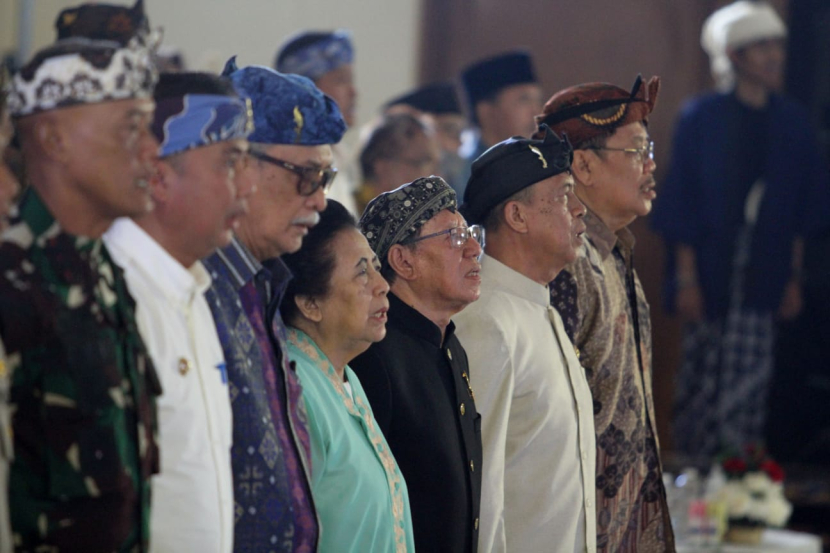 Para tokoh Jabar saat menghadiri deklarasi Jabar Aman, Netral dan Tenang (Anteng) Pemilu 2024 