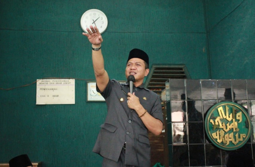 Bupati Bandung Dadang Supriatna akan melakukan pemantauan Operasi Pasar Minyak Goreng di dua lokasi di Kabupaten Bandung.