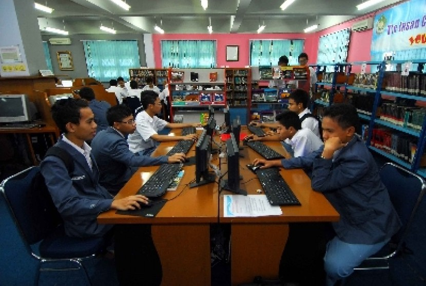 MAN Insan Cendekia yang didirikan atas ide Prof Dr Ing BJ Habibie adalah sekolah model yang memadukan Pendidikan Agama Islam (PAI) dengan pengayaan pada bidang ilmu pengetahuan dan teknologi sebagai ciri khas utamanya.