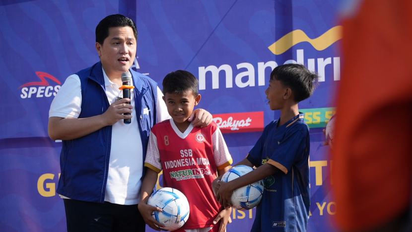 Ketua Umum PSSI Erick Thohir membuka acara Grassroots Football Festival di Lapangan Kenari Yogyakarta, Minggu (3/9/2023). Foto: pssi.org