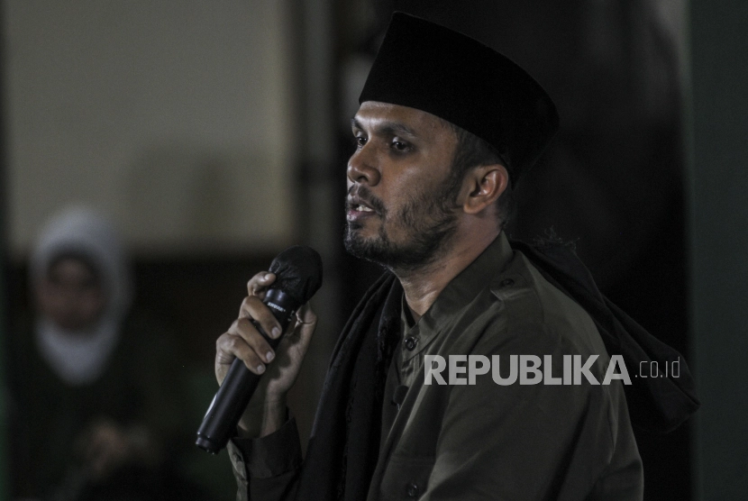 Ustadz Hanan Attaki dibaiat masuk NU.