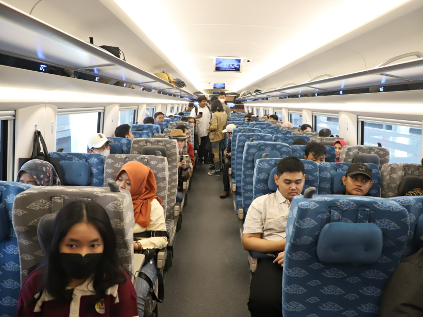 Sebelum resmi beroperasi, telah dilakukan uji coba publik untuk Kereta Cepat Jakarta Bandung. (Foto: Dok. Humas PT KAI)