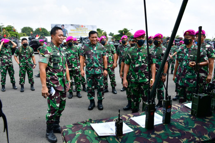 Panglima TNI Jenderal Andika Perkasa mengunjungi Markas Korps Marinir di Cilandak, Jakarta Selatan pada 17 Desember 2021.