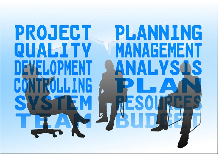 Lowongan kerja untuk posisi management development program dan keuangan outlet di Apotek K-24. (foto: pixabay).