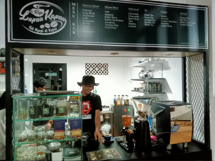 Kafe Lapau Kapau dengan beragam menu kopi seduh.