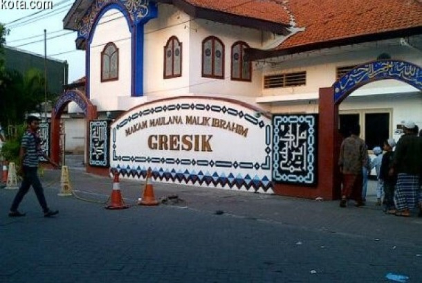 Makam Maulana Malik Ibrahim atau Sunan Gresik di Gresik, Jawa Timur. Kisah Maulana Malik Ibrahim Sholat Minta Hujan. Hujannya Turun. Eh, Dituding Sihir. Foto: Dok. Republika