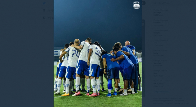 Persib Bandung gagal memetik kemenangan setelah ditahan imbang Persebaya Surabaya 1-1 di laga Liga 1 Indonesia. (Twitter/@persib)