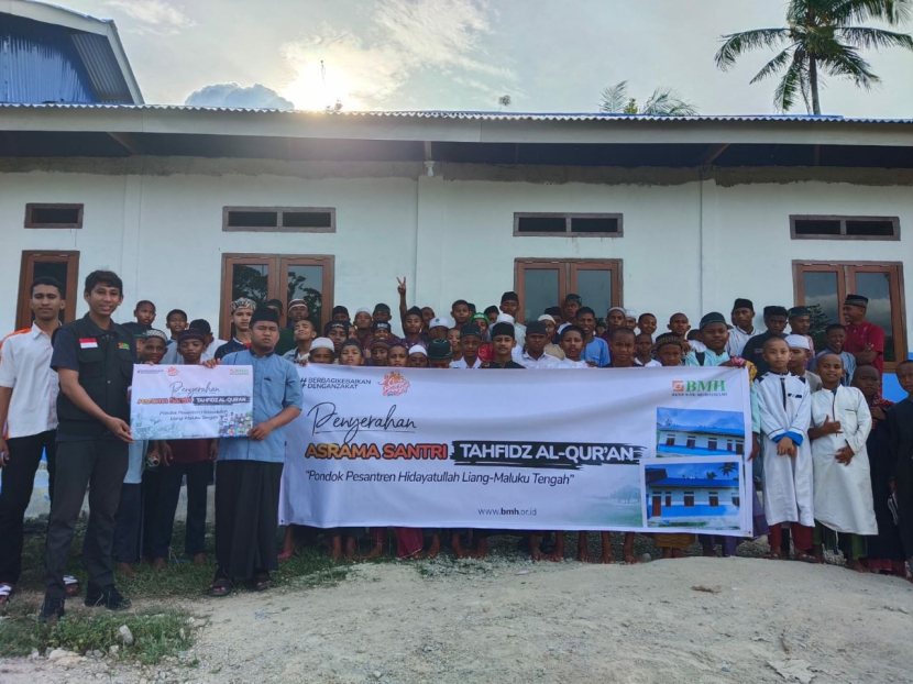 Laznas BMH sukses membangun asrama santri penghafal Quran Pesantren Hidayatullah Liang, Maluku Tengah. (Foto-foto: Dok BMH)