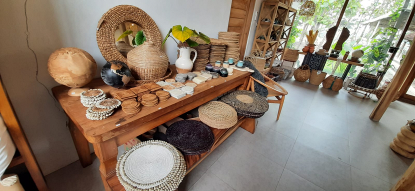 Souvenir kerajinan tangan yang bisa dibeli di Suwatu by Mil and Bay, Yogyakarta.