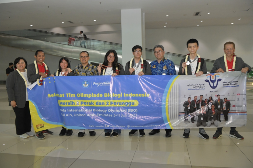 Tim Olimpiade Biologi Internasional Indonesia meraih dua medali perak dan dua medali perunggu di ajang International Biology Olympiad (IBO) ke-34 di Al Ain, Uni Emirat Arab, 3-11 Juli 2023. Foto : puspresnas