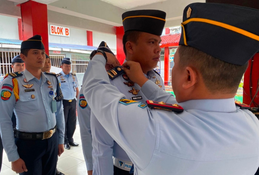 Upacara kenaikan pangkat pegawai Rutan Kota Agung, Lampung, Selasa (04/10/2022).