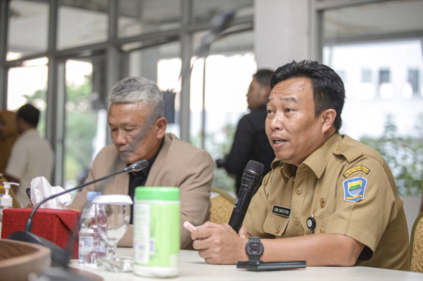 Kepala Dinas Sosial (Dinsos) Kota Bandung, Soni Bakhtiar (kanan)/Humas Pemkot Bandung