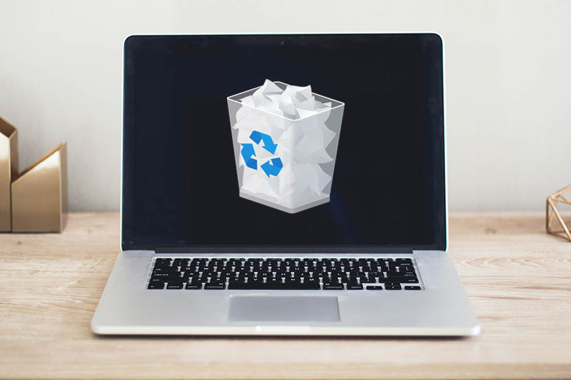 Logo Recycle Bin di laptop. 