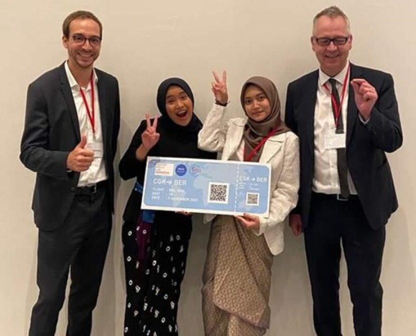 ITB student Difa Ayatullah won the Falling Walls Lab Indonesia 2022 competition with the concept of reducing sanitary napkin waste through the creation of plant-based sanitary napkins.  Photo : itb.ac.id  