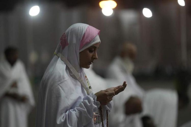 Muslimah dibolehkan ikut Sholat Jumat.