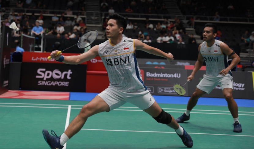 Pasangan ganda putra Indonesia, Pramudya Kusumawardhana/Yeremia Erich Yoche Rambitan nyaris dikalahkan pasangan Denmark, Kim Astrup/Anders Skaarup Rasmussen di babak pertama Singapore Open 2023.