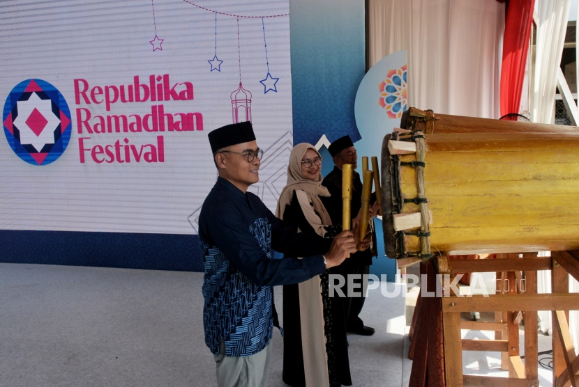 Pimpinan Redaksi Republika, Irfan Junaidi membuka Republika Ramadhan Festival (RRF) yang digelar di Masjid Istiqlal selama tiga hari, Jumat sampai Ahad (7--9/4/2023). Foto: Republika.