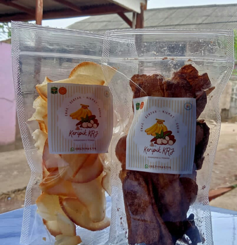 Gambar 1.4 produk kripik pisang dan singkong 