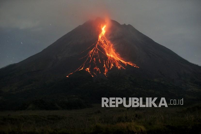 Gunung Merapi di perbatasan Jawa Tengah dan Yogyakarta. Foto; Republika.