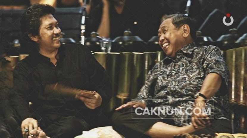 Cak Nun dan Gus Dur Tertawa. Video lama budayawan Cak Nun tentang Megawati Soekarnoputri muncul dan viral kembali setelah Ketua Umum PDIP itu mengomentari soal kesulitannya ibu-ibu mendapatkan minyak goreng murah. Foto: Caknun.com