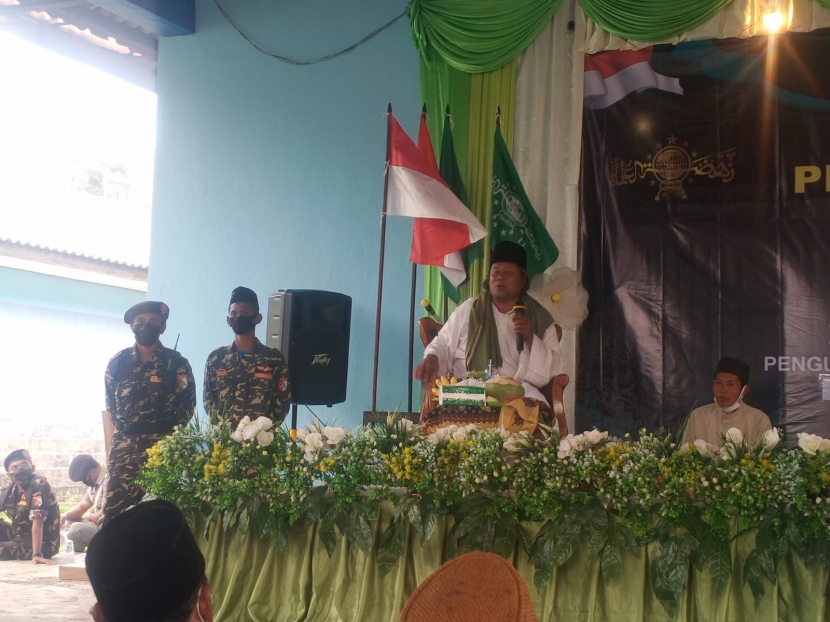 KH Ahmad Muwafiq saat memberikan ceramah dalam acara Peringatan Harlah ke-99 NU di Pulau Bawean, Gresik, Selasa (22/2/2022). (Foto: Istimewa)