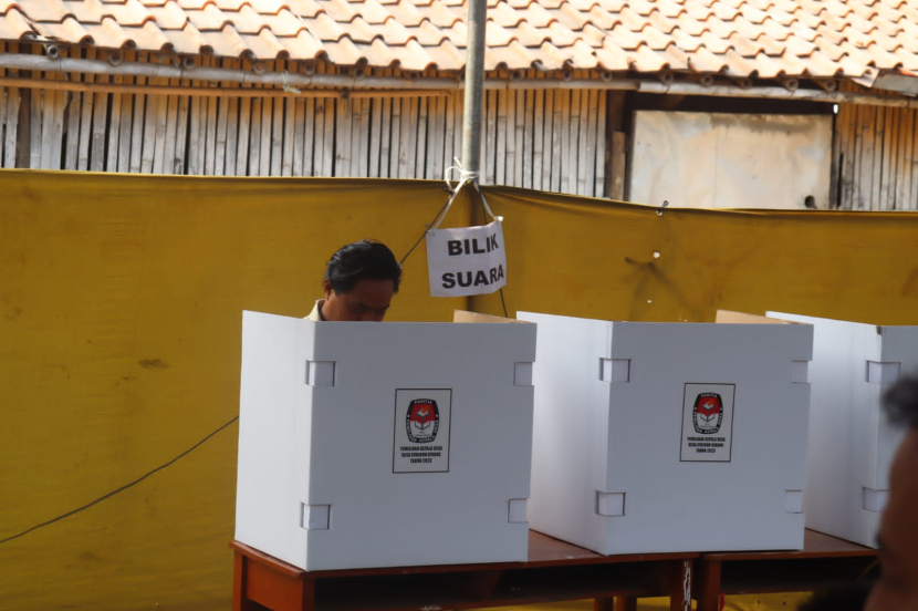 Suasana pemilihan kuwu serentak di Kabupaten Cirebon. (Dok Diskominfo Kabupaten Cirebon)