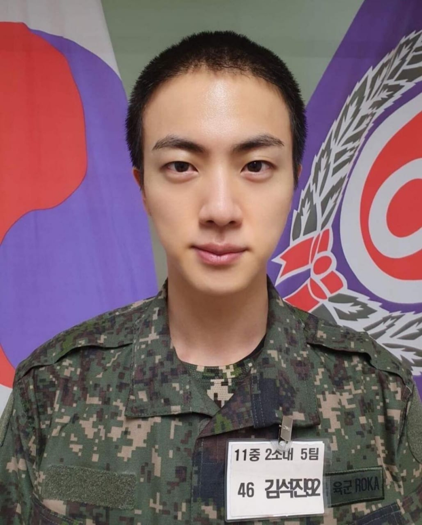 Kim Seok-jin wamil. Foto: kamp militer Korea official website.
