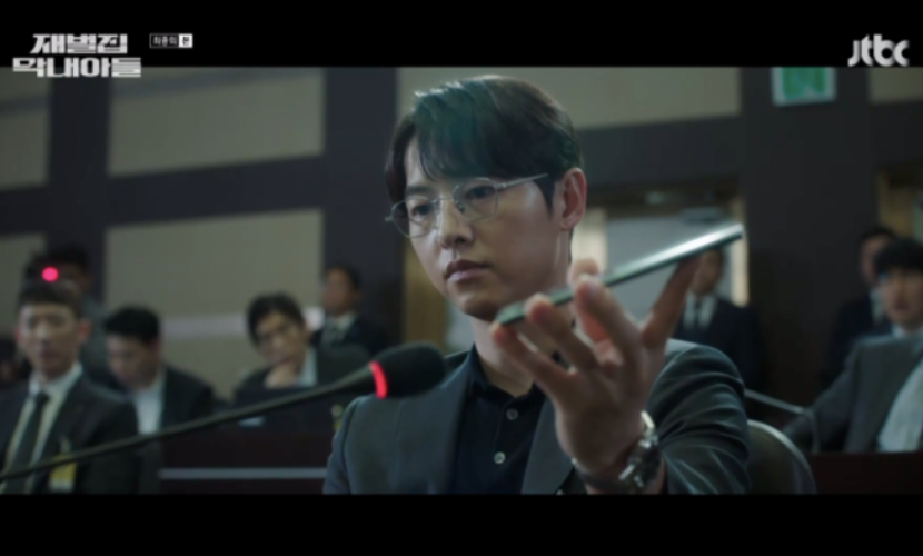Cuplikan adegan Yoon membeberkan bukti bahwa ia menjadi kaki tangan pembunuhan Do-joon. Foto: Kbizoom