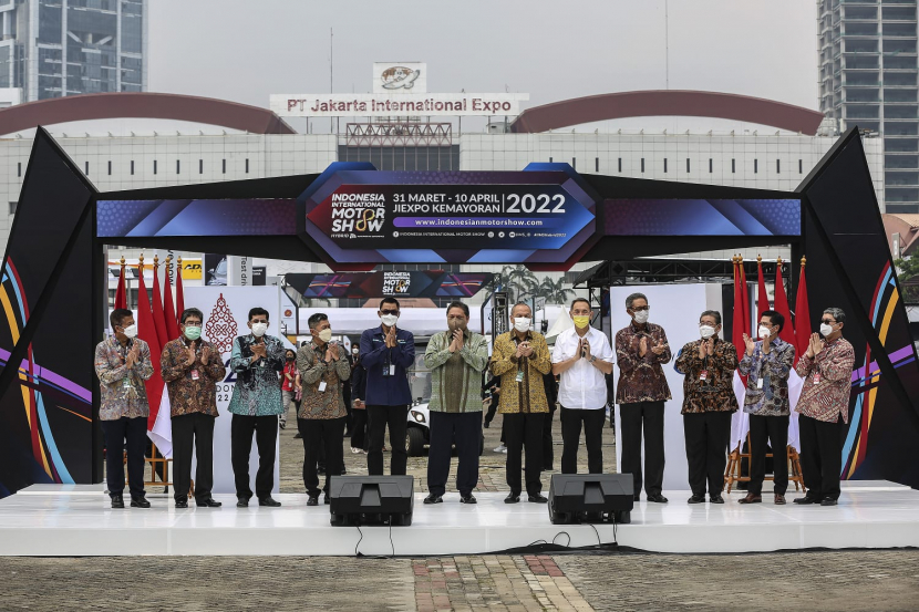 Pameran Indonesia International Motor Show (IIMS) 2022, memberi kejutan dan membuktikan keseriusan Toyota untuk bisa memasuki pasar mobil listrik di Indonesia. (Dokumentasi)