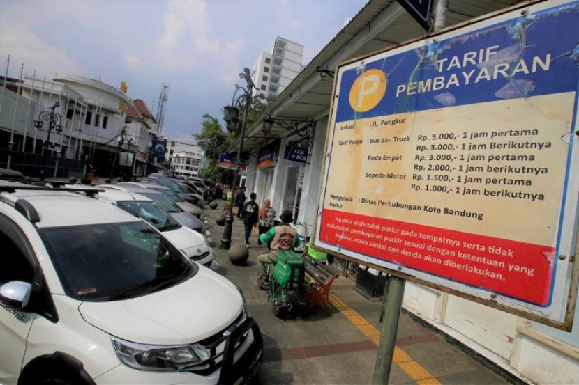 Ilustrasi Parkir Kendaraan di salah satu ruas jalan Kota Bandung/Humas Pemkot Bandung