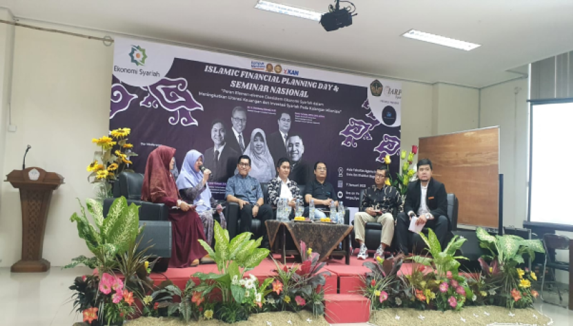 Program Studi Ekonomi Syari’ah, Fakultas Agama Islam, Universitas Ibn Khaldun (UIKA) Bogor menggelar Seminar Nasional Islamic Financial Planning Day di Aula FAI-UIKA, Bogor, Jawa Barat, Sabtu (07/01/2023). Foto : dok