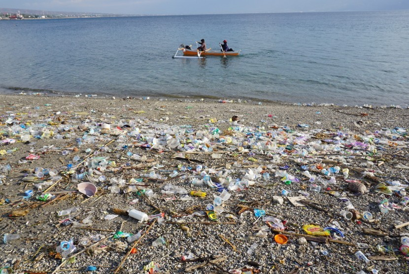 Imbauan agar tidak membawa sampah plastik ke tempat wisata