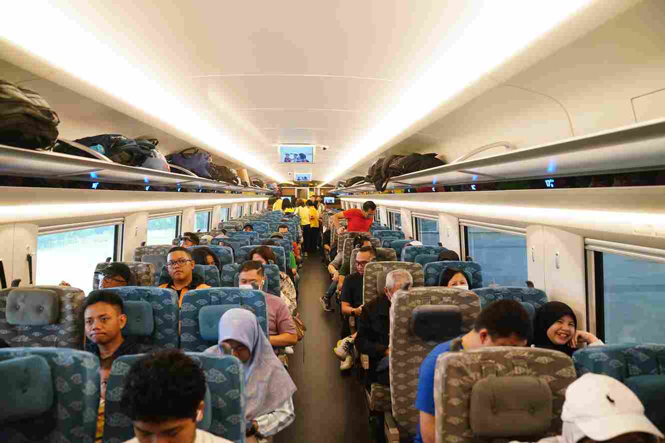 2,6 Juta Penumpang Whoosh, Dilayani KCIC di Semester I 2024