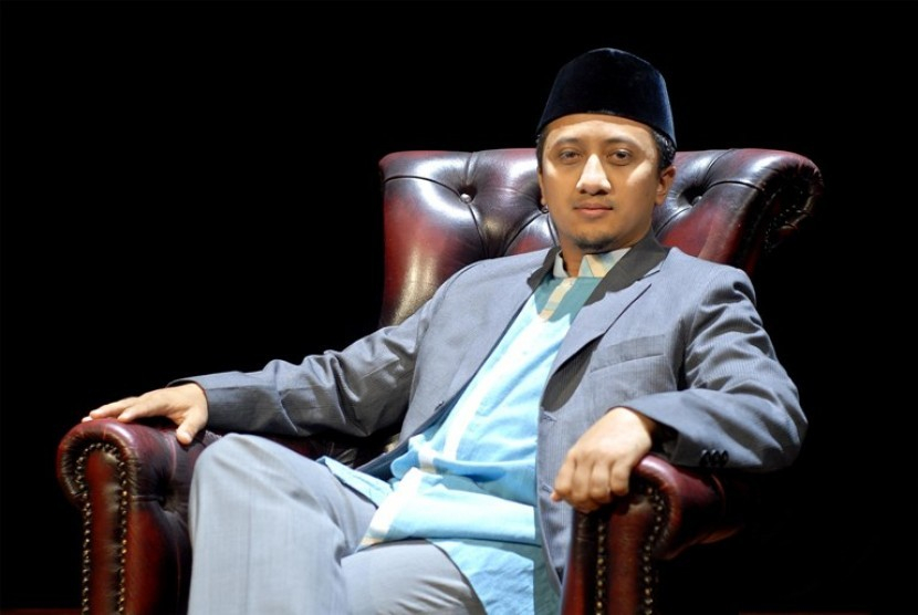 Ustadz Yusuf Mansur (UYM). Suatu ketika Ustadz Yusuf Mansur bercerita tentang ilmu sedekah yang didapatkannya dari semut, di mana saat itu ia memberikan sepotong roti dan langsung diganti Allah dengan seporsi Nasi Padang. Foto: Republika.