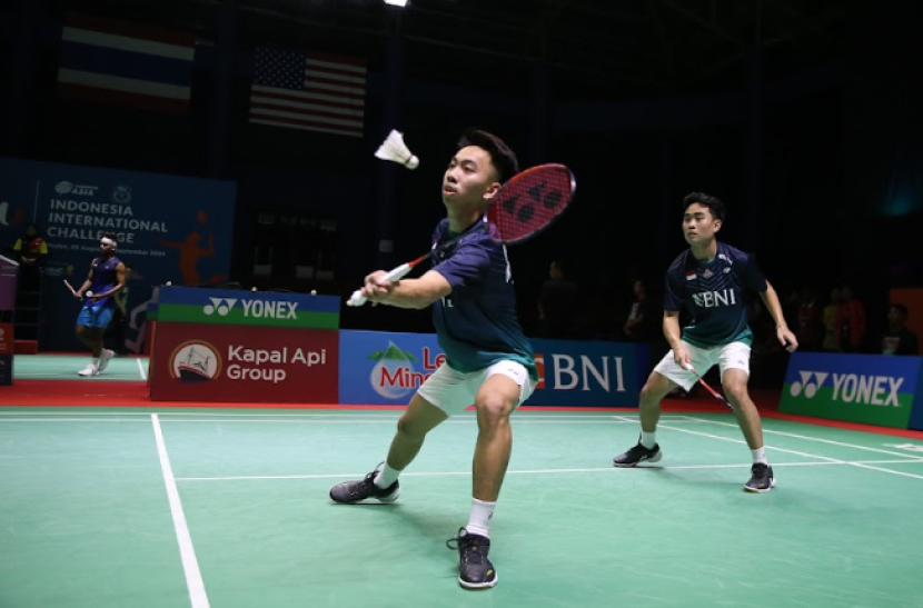 Tiga pasangan ganda putra Indonesia mengepung pasangan Malaysia di semifinal Indonesia International Challenge 2023.