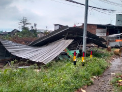 Puluhan Rumah di Warungkiara Sukabumi Rusak Diterjang Angin Kencang