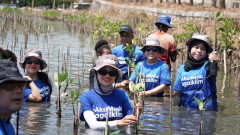 Peringati Sumpah Pemuda, Aksi Muda Jaga Iklim Adakan Parade Monster Plastik, Apa Itu?