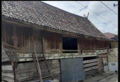 Arsitektur Tradisional Rumah Perahu Tanah Periuk