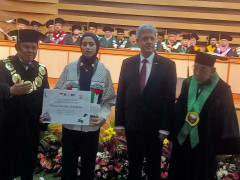 Universitas Yarsi Beri Beasiswa Warga Palestina di Acara Wisuda Semester Genap 2024