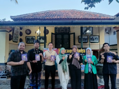 Buku Hijrah Berkali-Kali Ala Denny JA Didiskusikan di Rumah Kerajaan Buleleng Bali