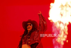 Lirik dan Terjemahan Lagu Like JENNIE