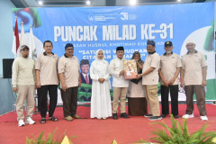 Bupati Kuningan Luncurkan Buku Sejarah Husnul Khotimah: Antara Cita dan Harapan