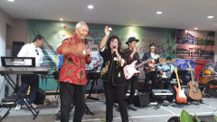 Kakek-Nenek Reuni, Honor Guntur Soekarnoputra Rp 15 Ribu