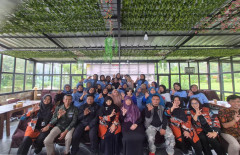 Ibu Rumah Tangga Desa Cikole Ciptakan Kampung Ramah Lingkungan